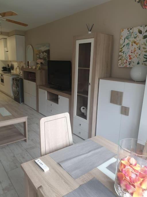 מארבלה Precioso Estudio Con Piscina A 200M Del Mar מראה חיצוני תמונה