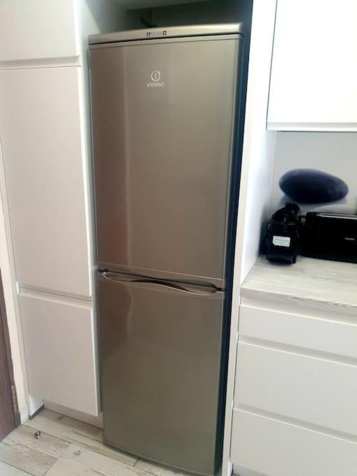 מארבלה Precioso Estudio Con Piscina A 200M Del Mar מראה חיצוני תמונה