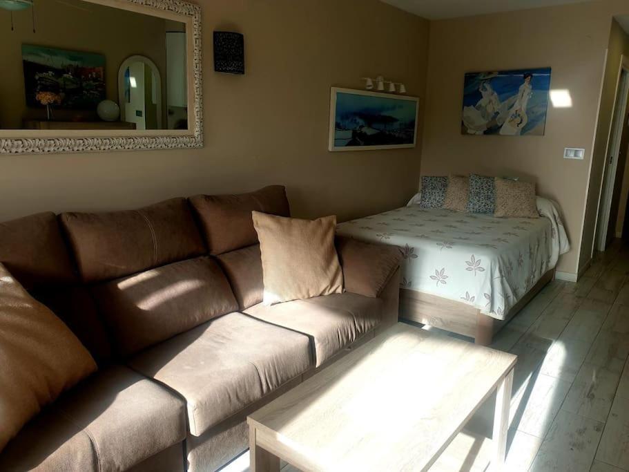 מארבלה Precioso Estudio Con Piscina A 200M Del Mar מראה חיצוני תמונה